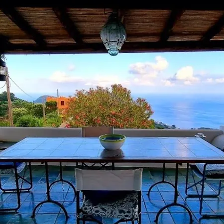 Casa Con Vista Su Lipari Semesterbostad